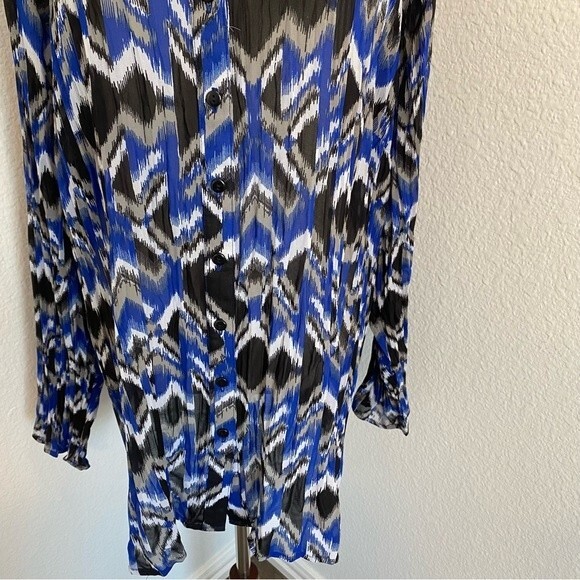 Lane Bryant Blue Black Sheer Lightweight Chevron Button Long Slv Flowy SZ 22/24 - Picture 3 of 10